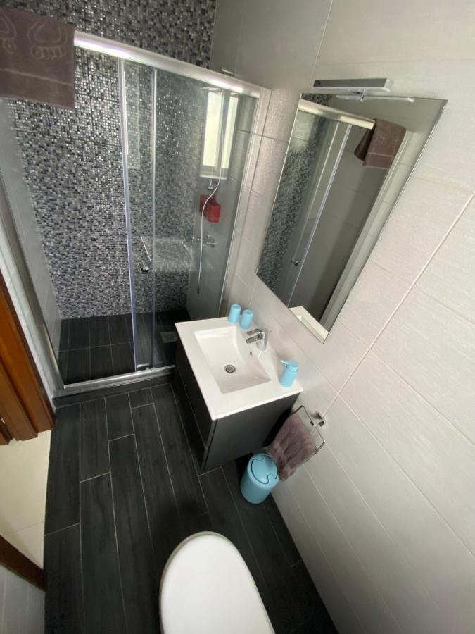 Sunshine - Modern Three Bedroom - No 2 Apartment