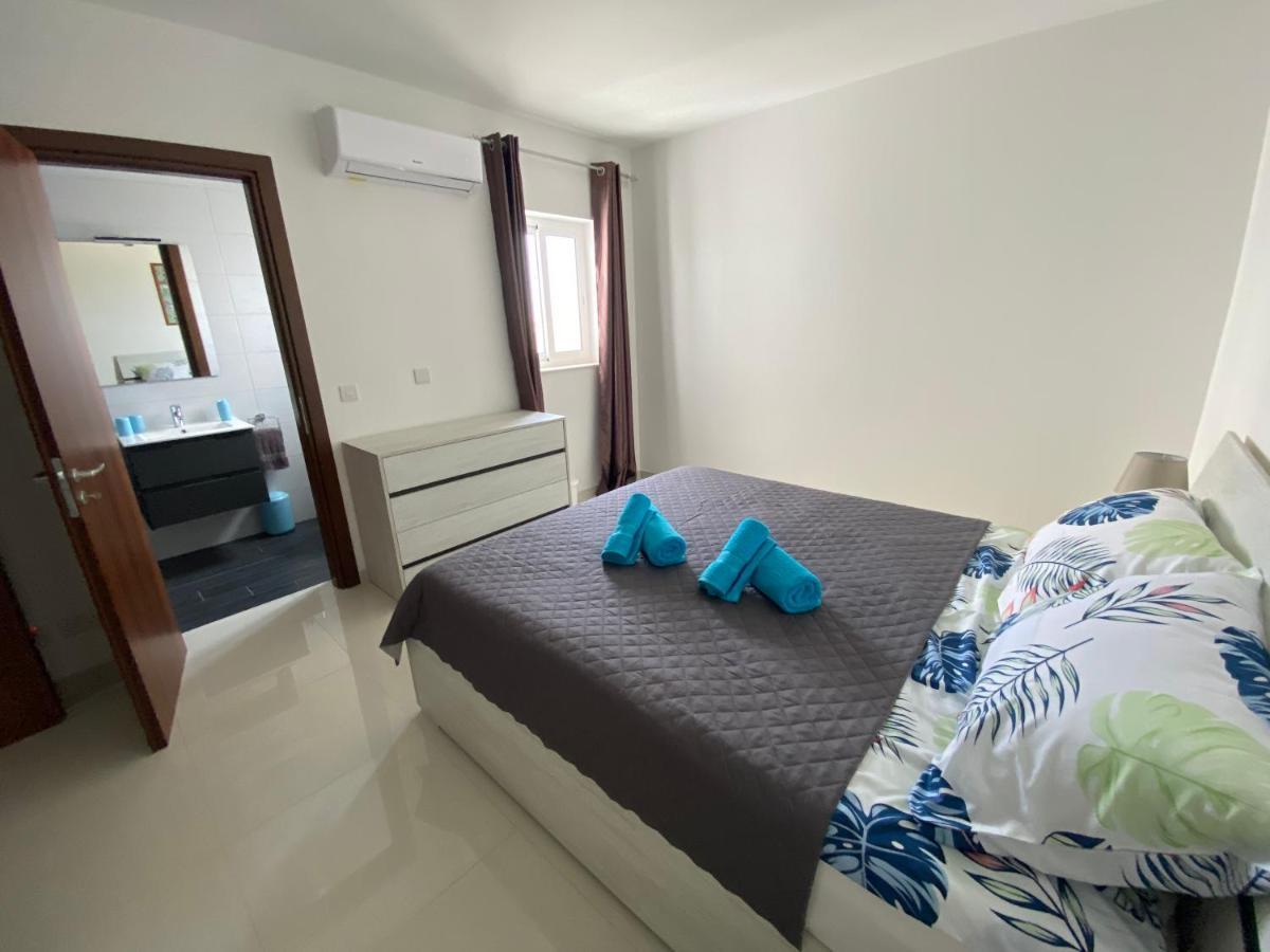 Sunshine - Modern Three Bedroom - No 2
