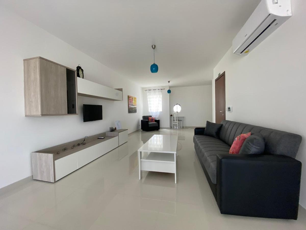 Sunshine - Modern Three Bedroom - No 2 Mellieħa