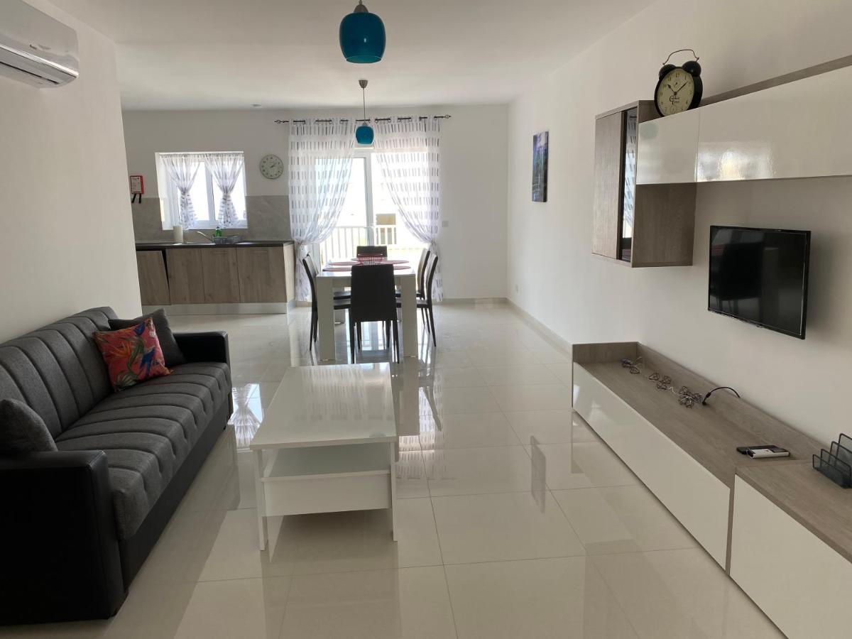 Apartamento Sunshine - Modern Three Bedroom - No 2 Mellieħa