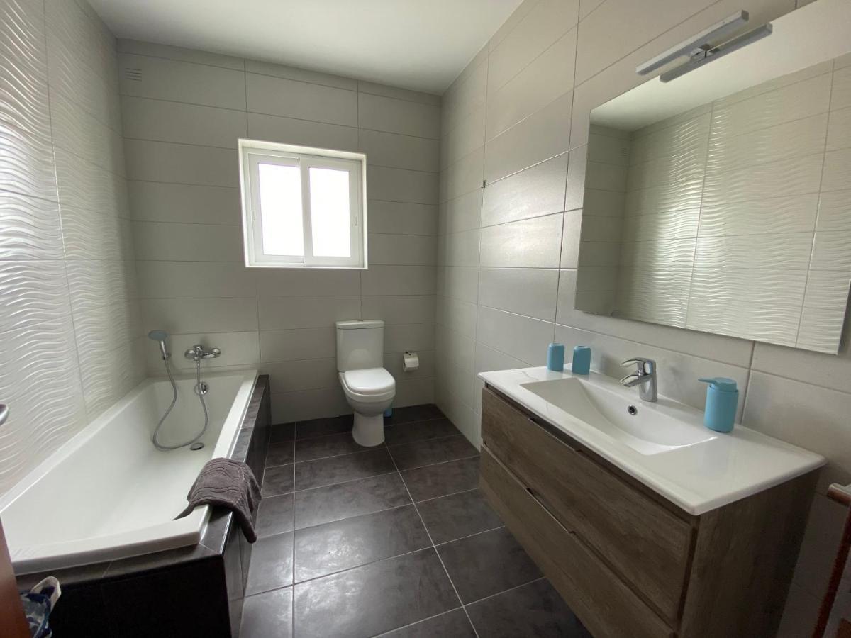 Sunshine - Modern Three Bedroom - No 2